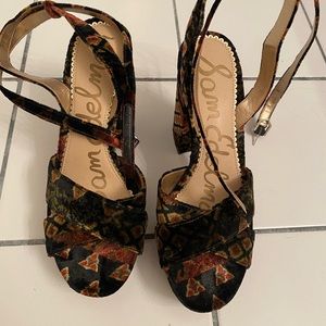 Platform velvet high heels